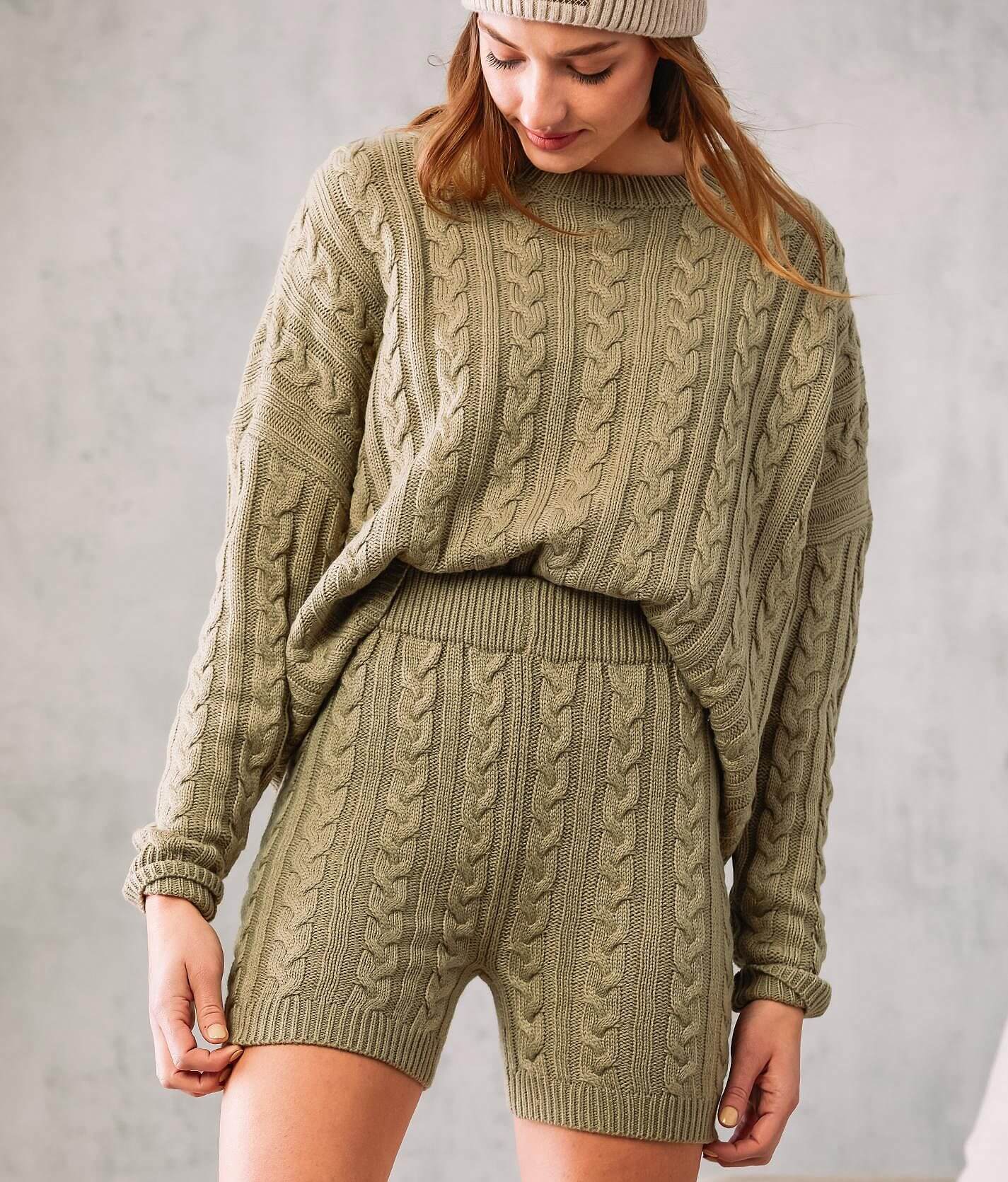 Short cable knit sweater