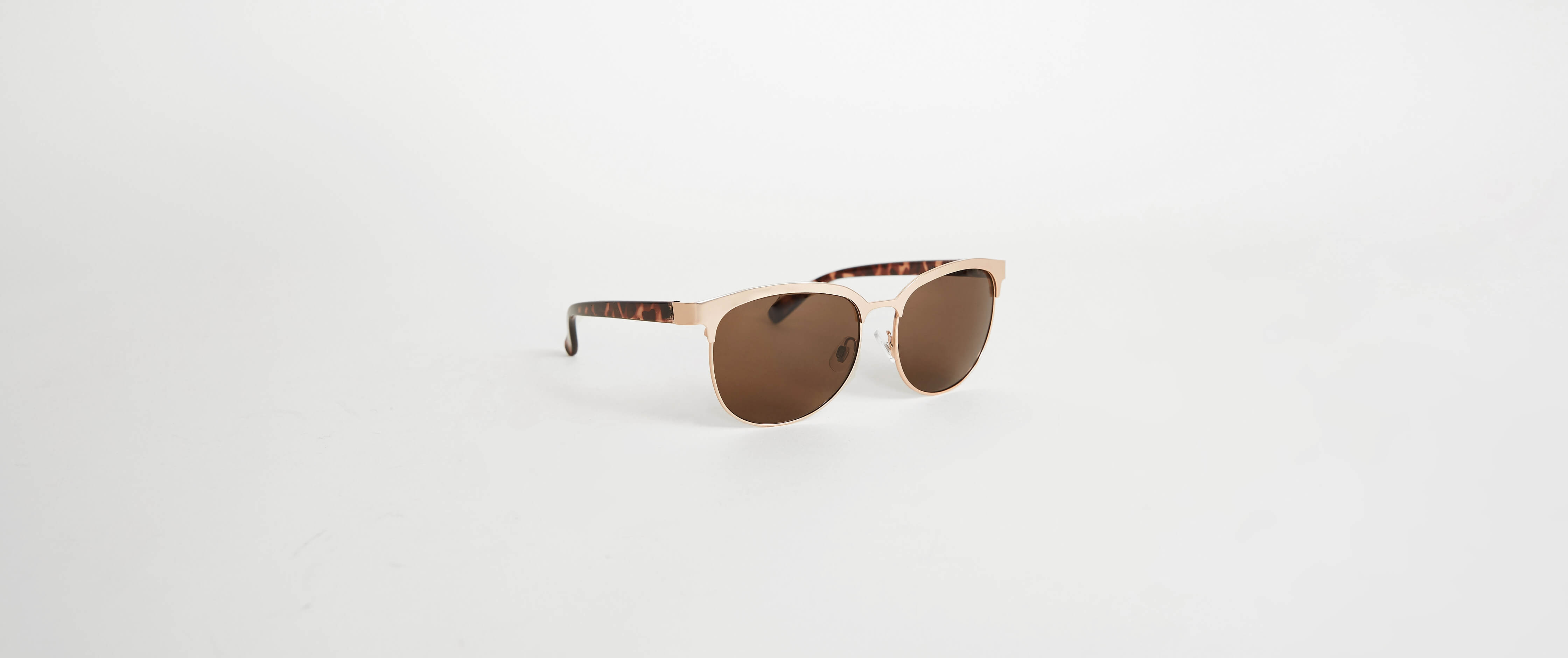 BKE Club Sunglasses Women's Sunglasses & Glasses in Gold Buckle