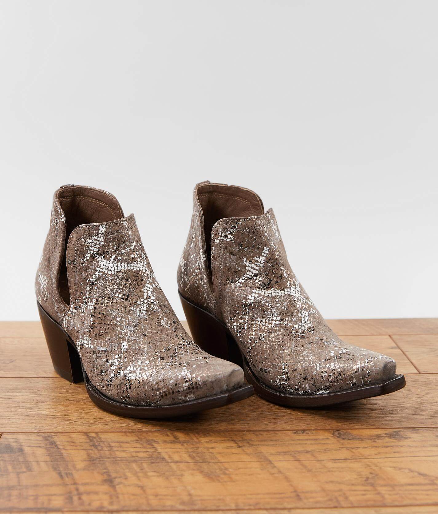 snakeskin ariat boots