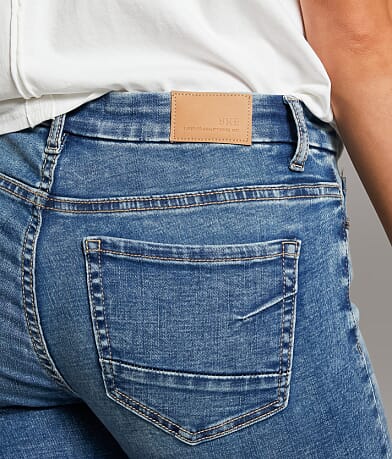 BKE Payton Cuffed Stretch Capri Jean back pocket view