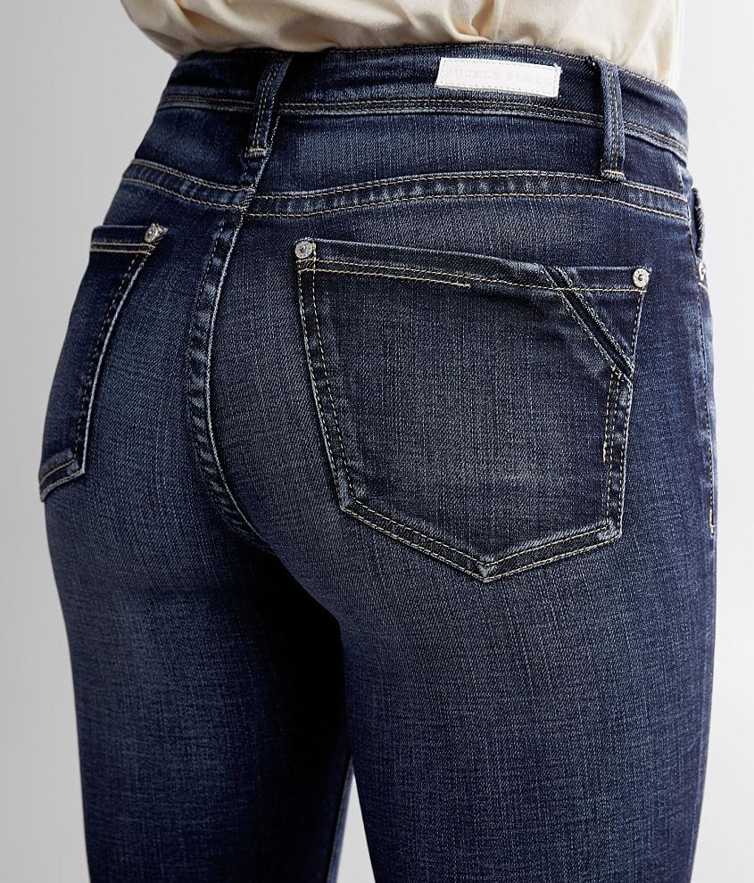 Curvy Mid-Rise Cuffed Stretch Capri Jean - thumbnail 5
