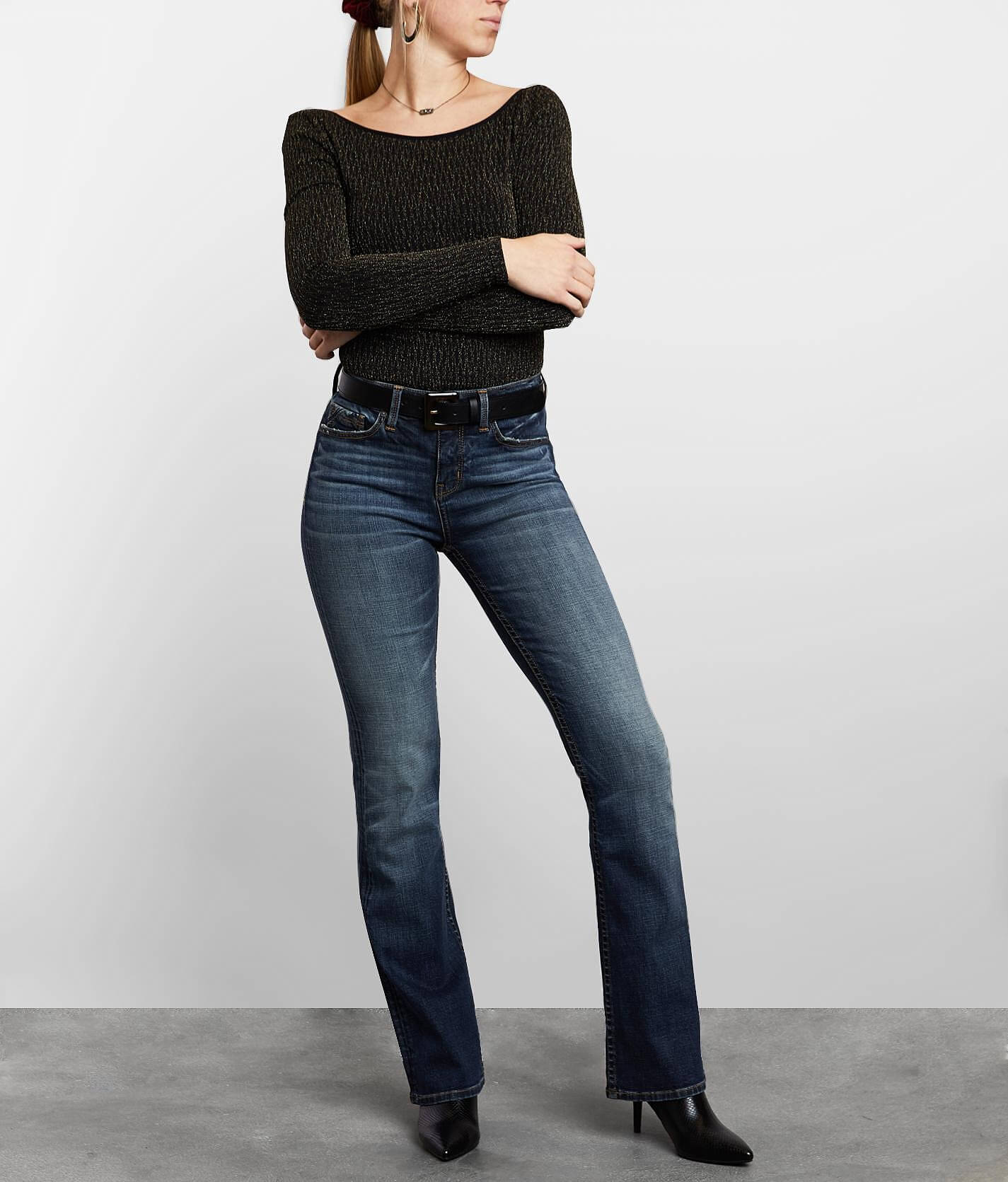 curvy women in jeans