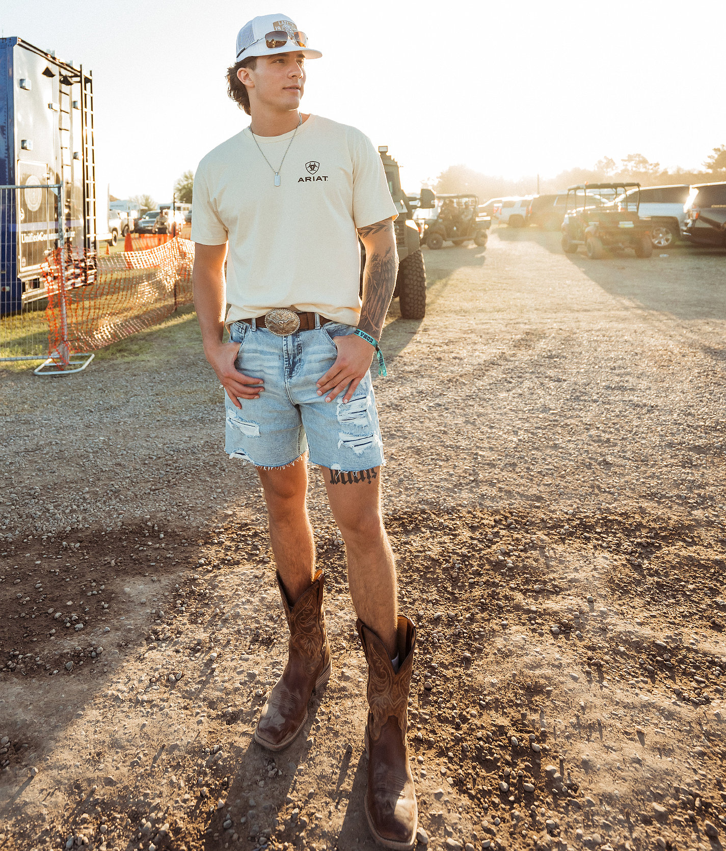 Distressed Denim Shorts W/buckle