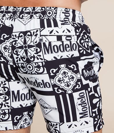 Modelo Contrast Stretch Swim Trunks thumbnail 4