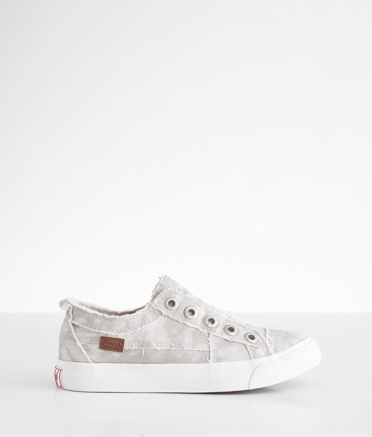 blowfish play tie dye