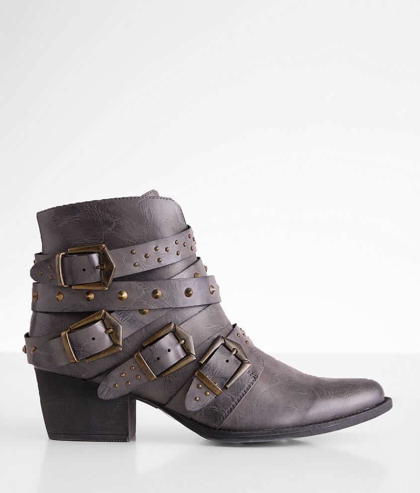 Buckle on sale shoe boots