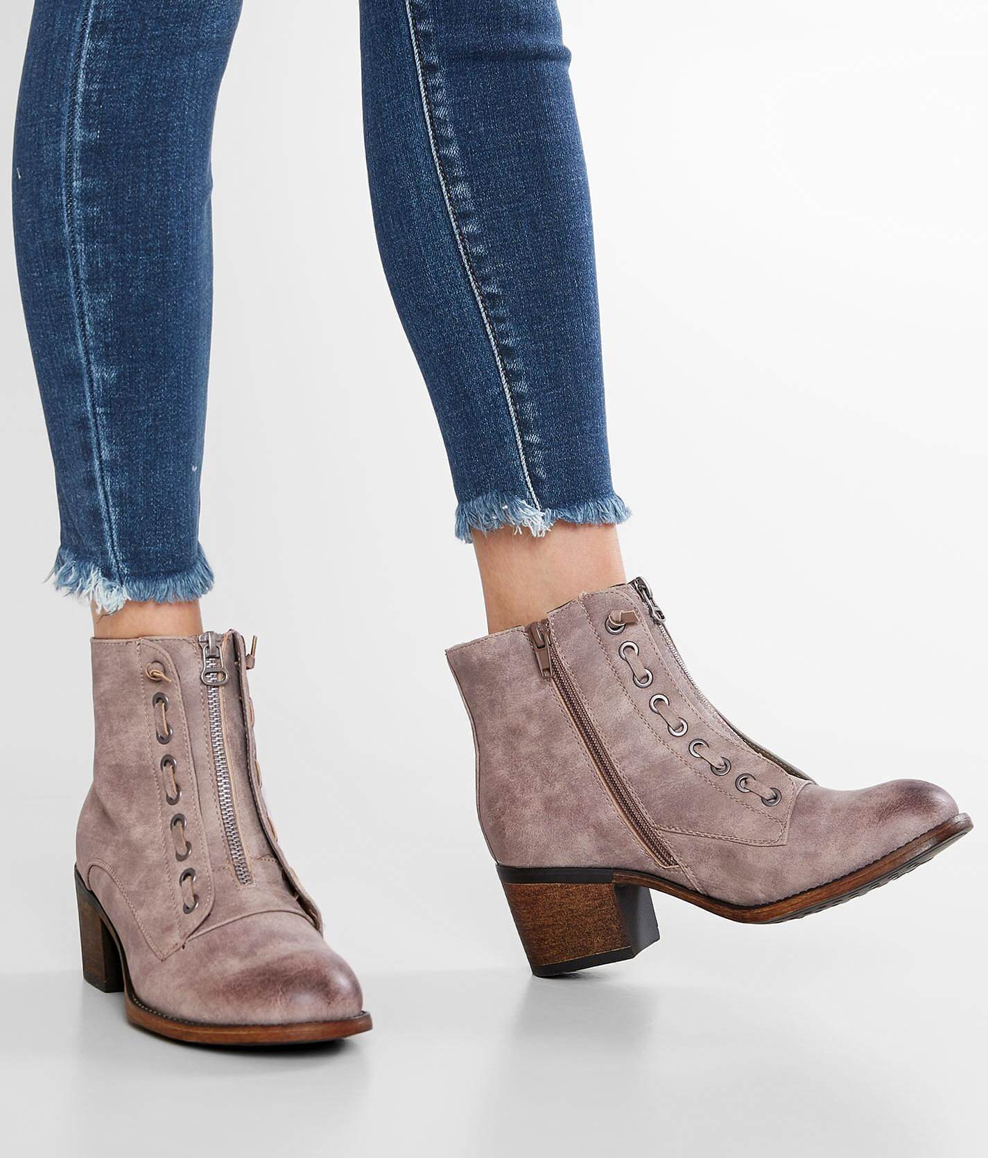 ella chelsea boot