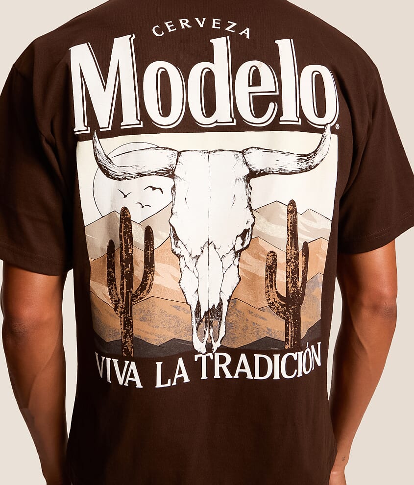 Modelo Desert Skull T-Shirt