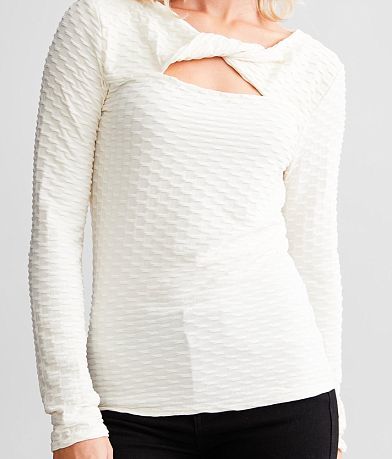red by BKE Twisted Keyhole Top MISC_DETAIL_2