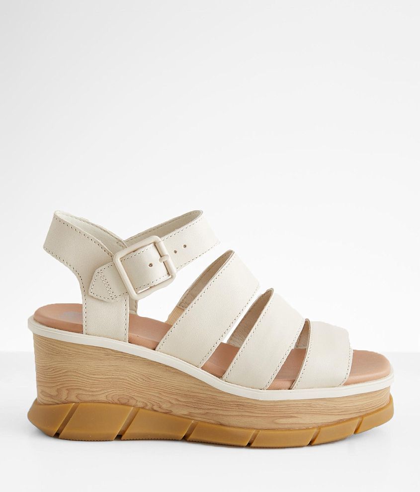 Sorel Joanie III Leather Sandal Women s Shoes in Chalk Gum Buckle