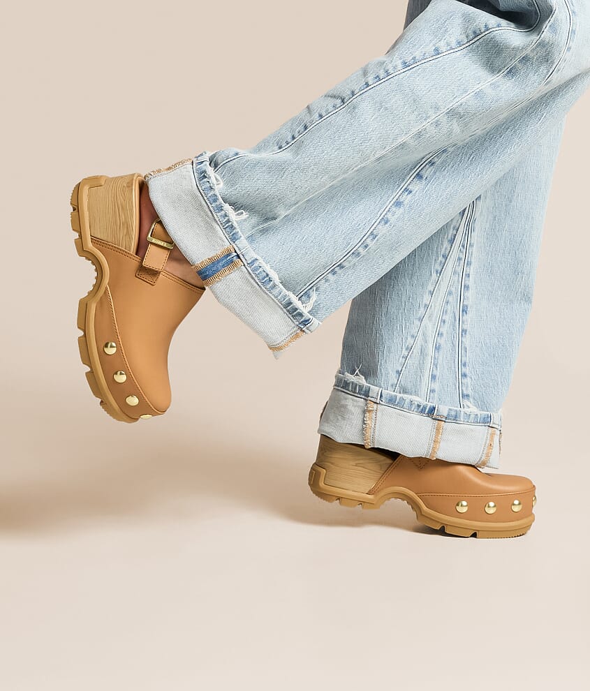 Roam'n Leather Clog