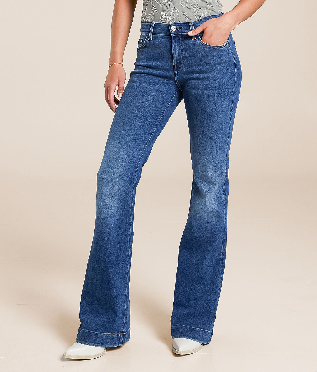 7 For All Mankind Dojo Trouser Stretch Jean — Clara by Buckle