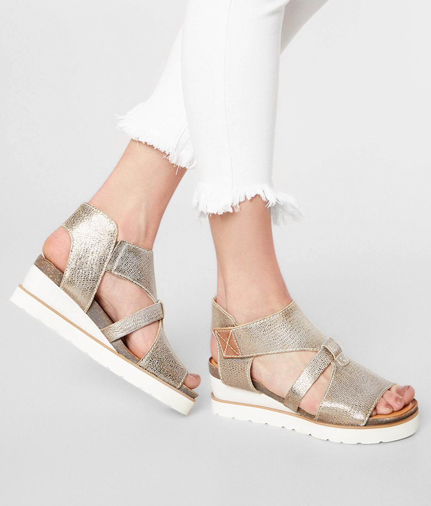 ugg tipton platform sandal