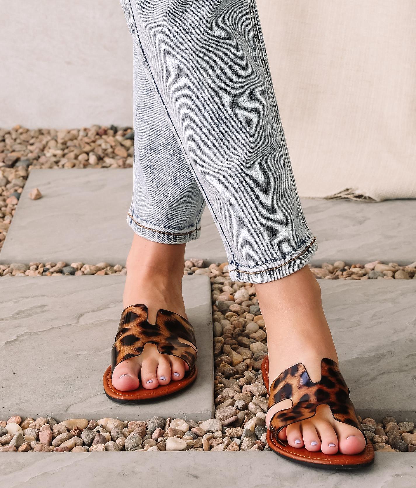 qupid leopard sandals