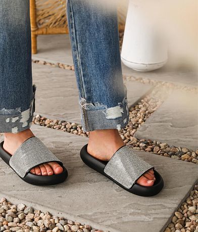 Qupid Basa Slide front view