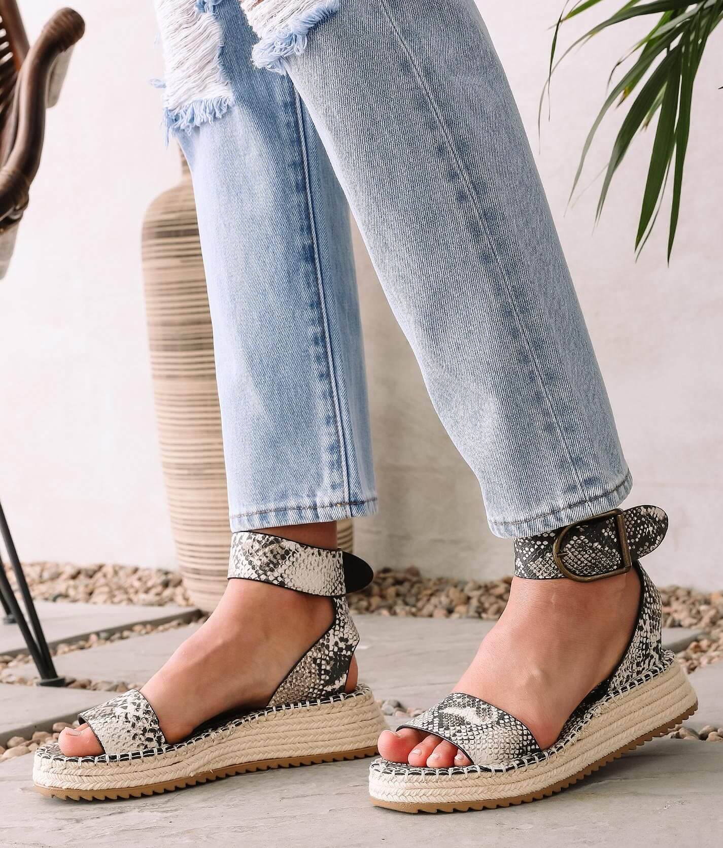 Qupid sales snake sandals