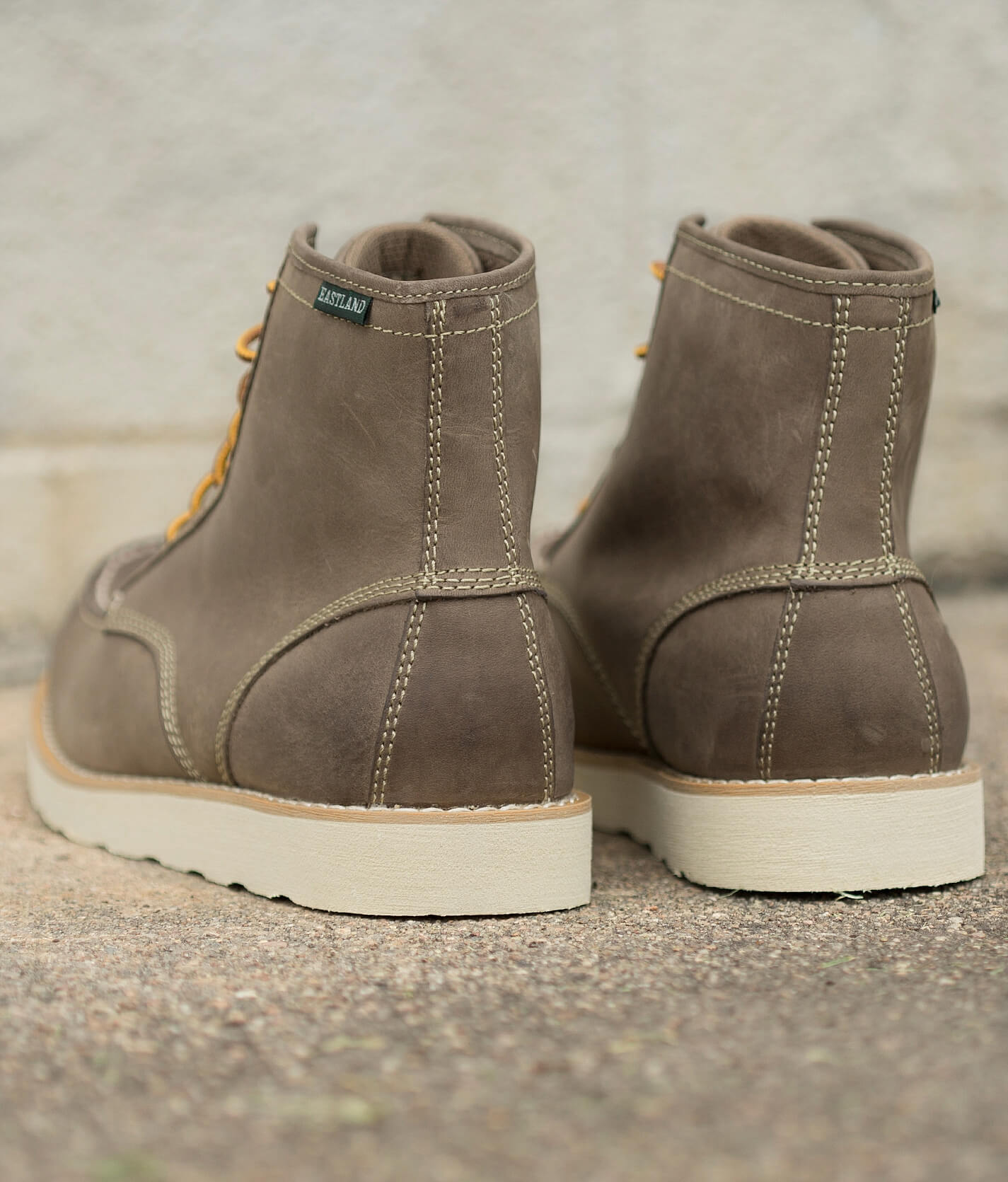 eastland loomis nubuck boot