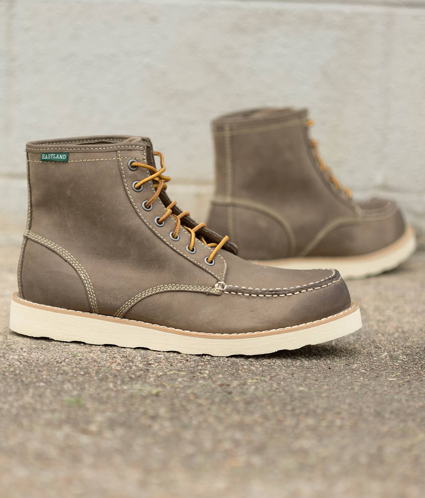 eastland loomis nubuck boot