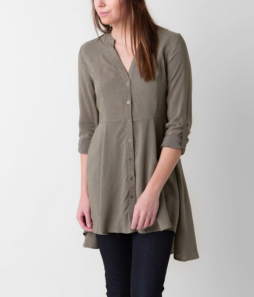 En Cr&#232;me Solid Tunic Shirt front view
