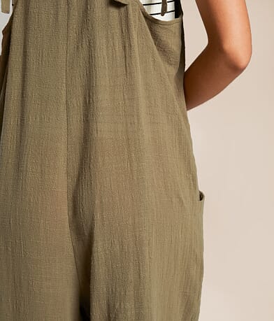 En Creme Pleated Wide Leg Jumpsuit BACK_POCKET