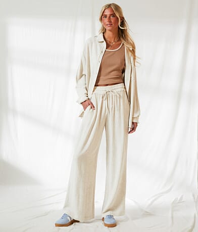 BKE Linen Blend Blouse misc detail 2 view