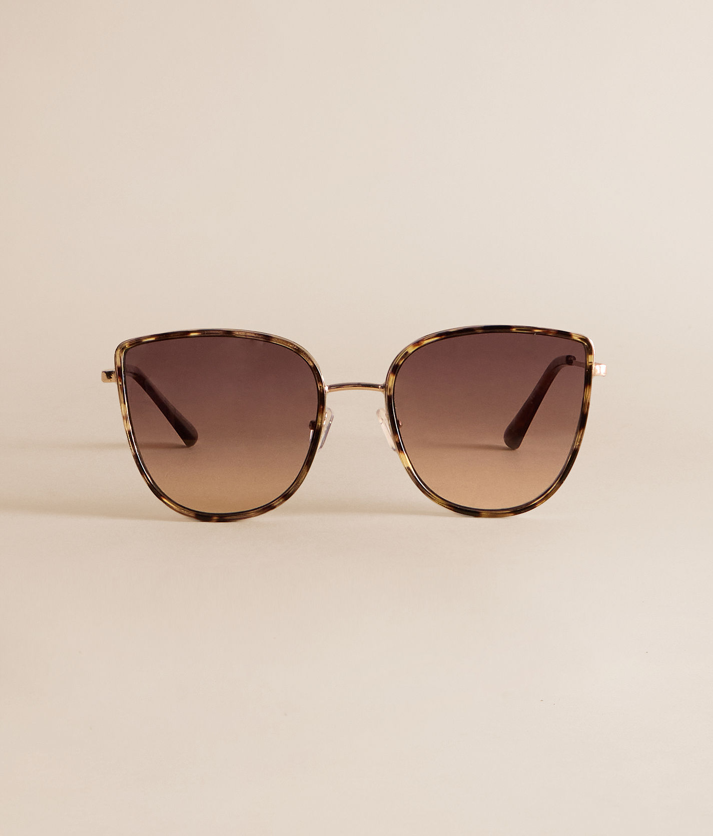 BKE Tort Trend Sunglasses - Women display picture 3