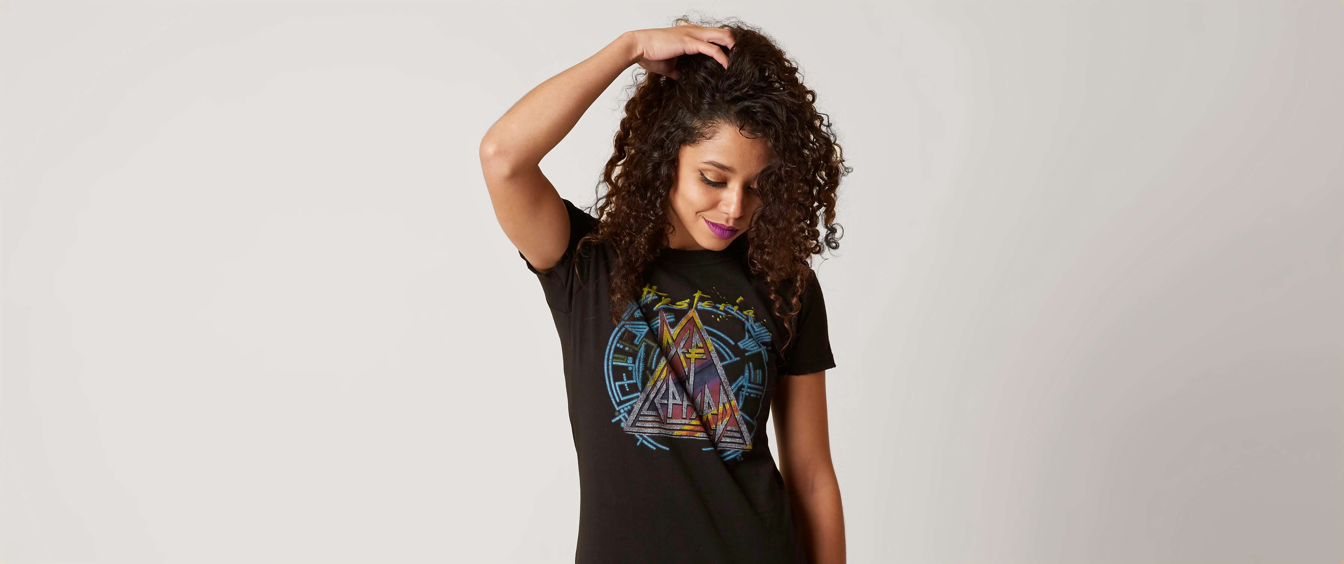 def-leppard-band-t-shirt-women-s-t-shirts-in-black-buckle