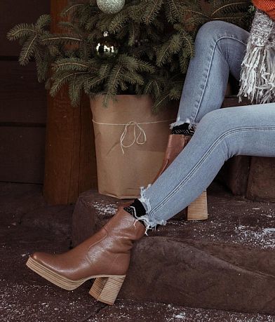Oasis Society Chunky Heeled Ankle Boot MISC_DETAIL_5