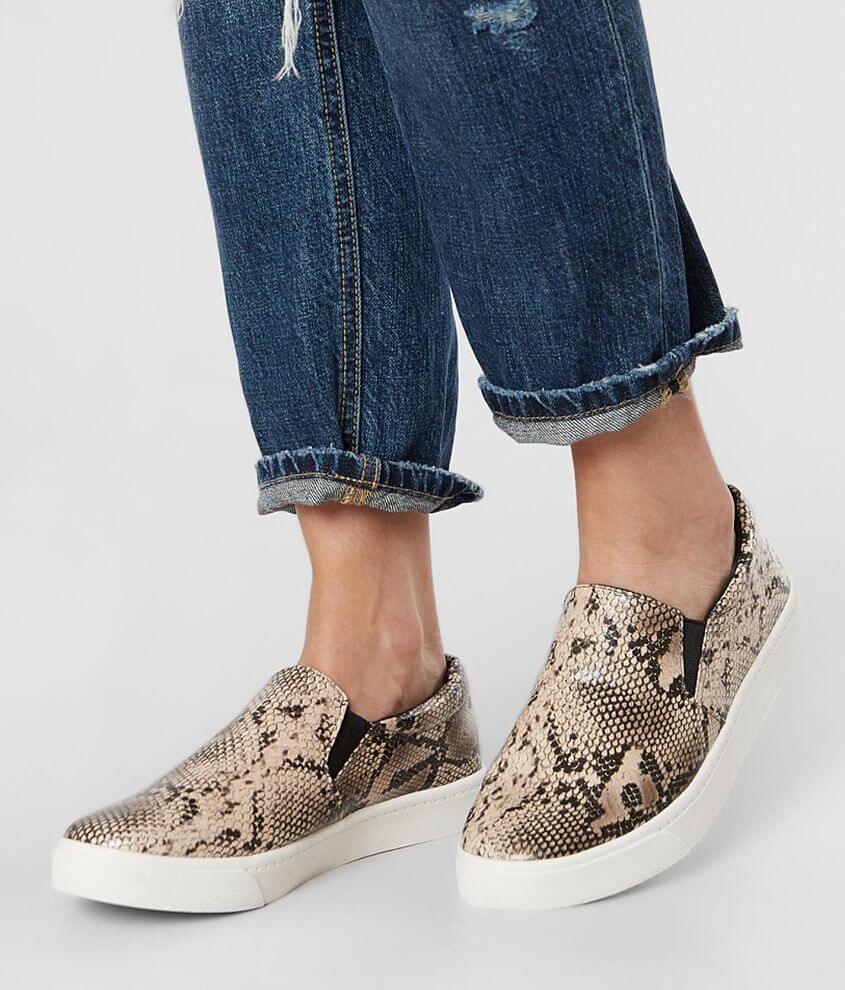 Soda hot sale snakeskin sneakers