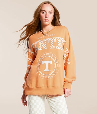 Gameday SOCIAL® Tennessee Volunteers® Pullover front view