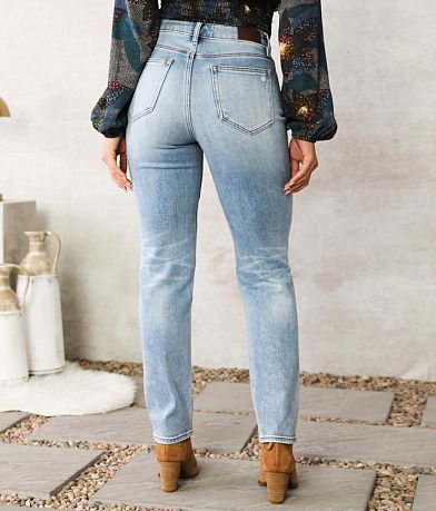 HIDDEN Zoey Mom Jean BACK