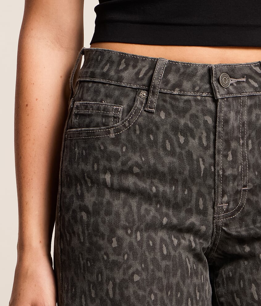 Sloane Cheetah Ultra Wide Leg Stretch Jean - thumbnail 6