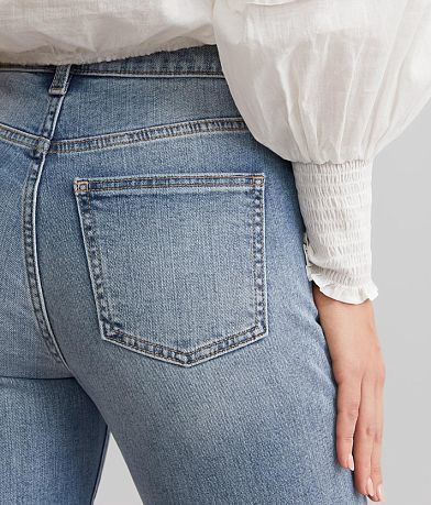 Willow &amp; Root The Curvy Mom Jean back pocket view