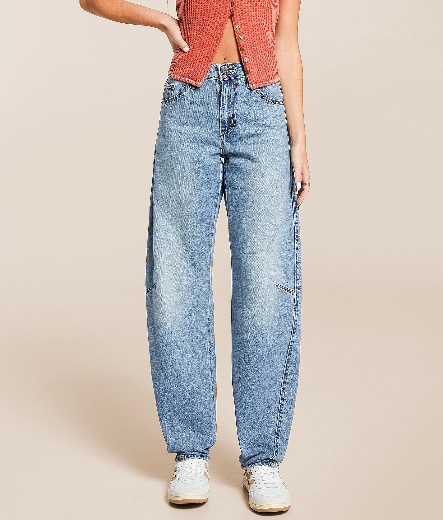 (取寄) リーバイス プレミアム レディース バギィ ダッド バレル Levi's Premium women Baggy Dad Barrel Easy Days Barrel Levi's® Baggy Dad Barrel Jean - Women's Jeans in Easy Days Barrel