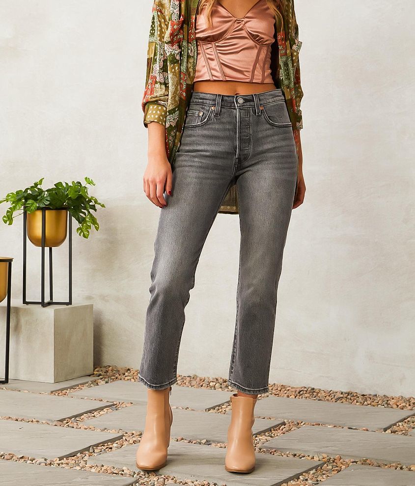 Levis crop online