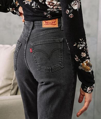 Levi&apos;s&#174; Ribcage Straight Ankle Jean back pocket view