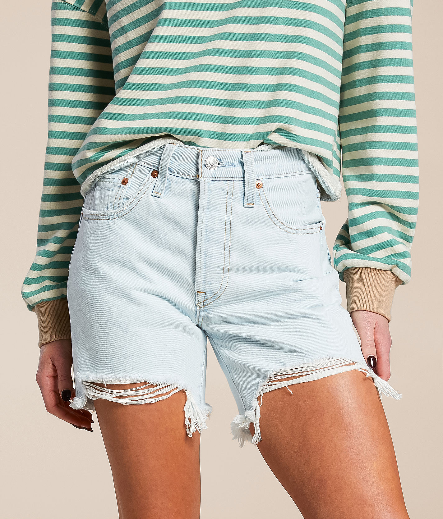Min.　0527 501® Mid Thigh Women's Shorts - Medium Wash | Levi's® US