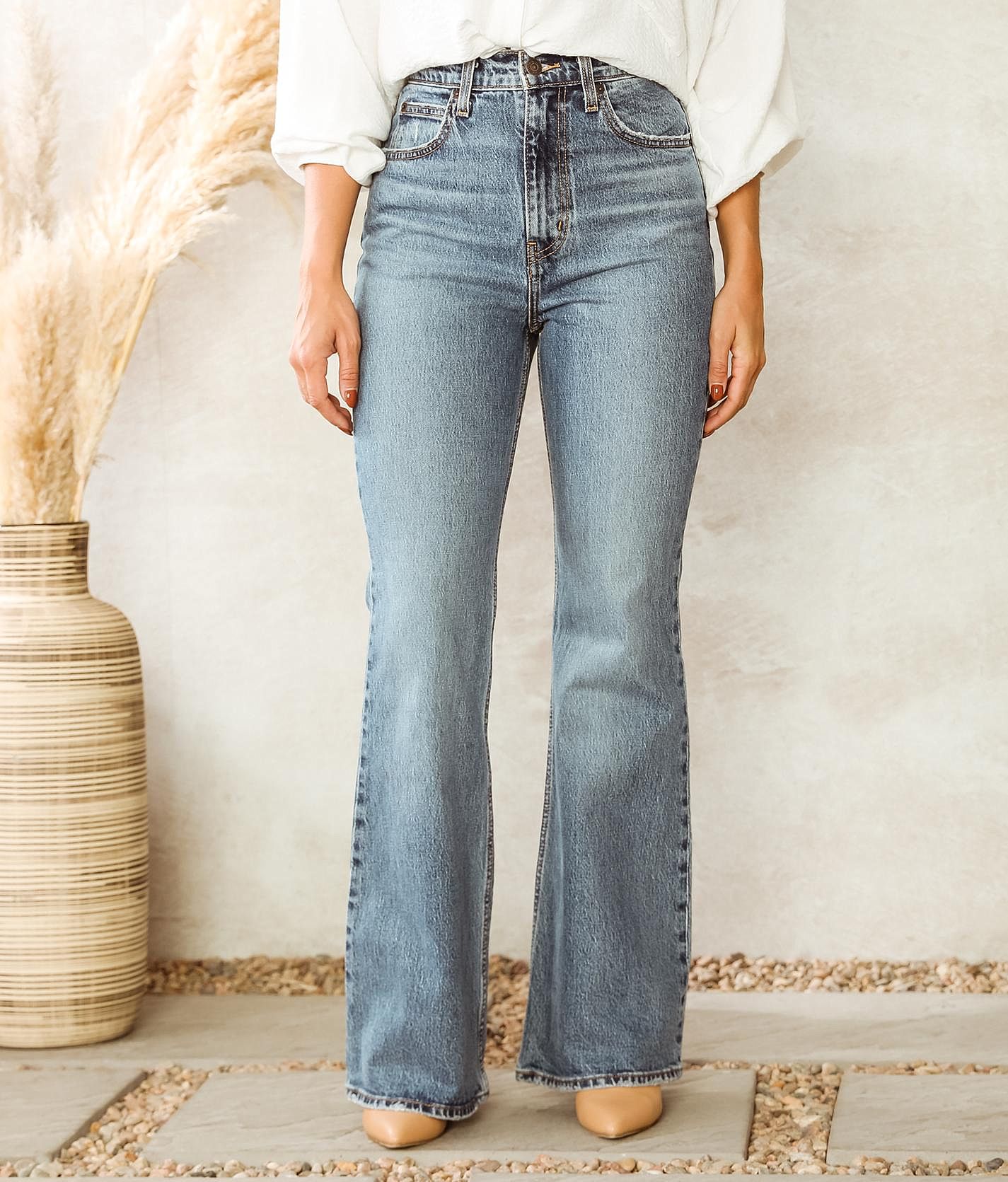 Levi's '70s High Rise Flared Jeans in Take It Out