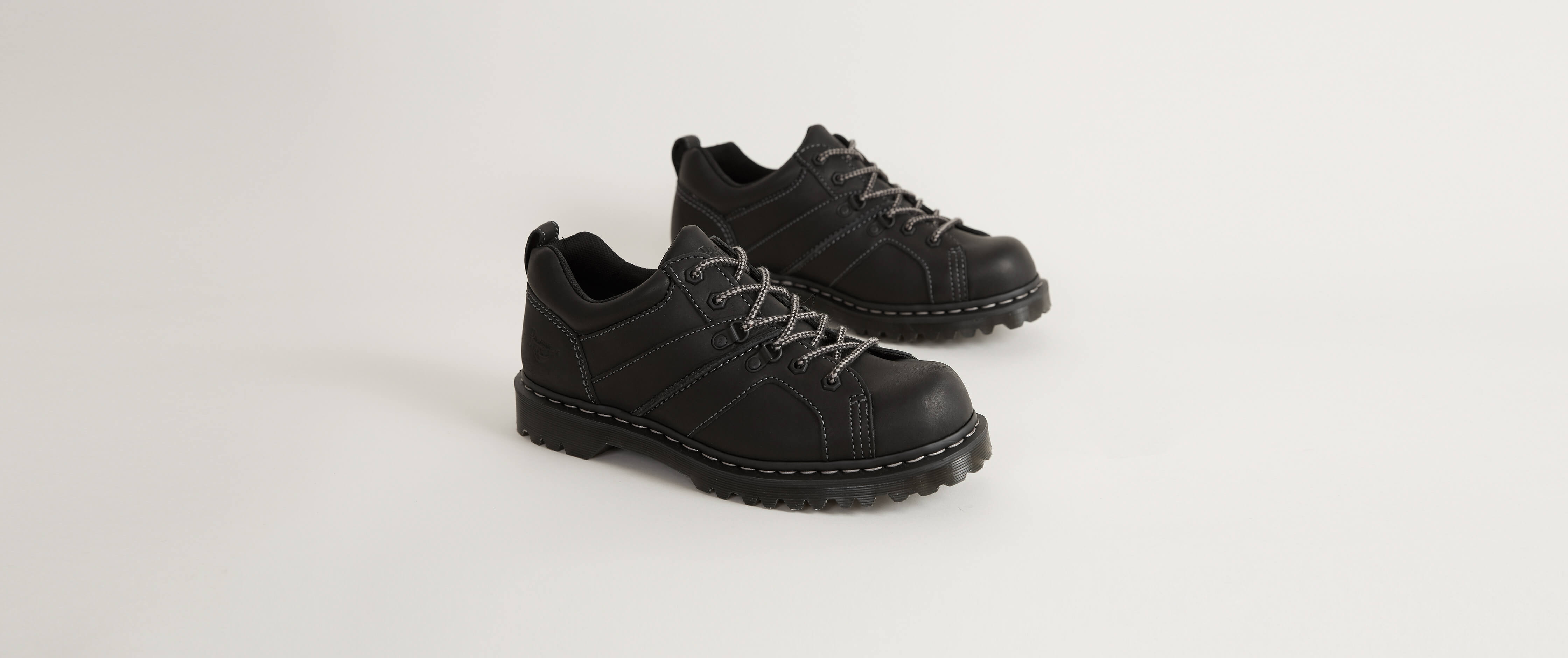 dr martens finnegan black