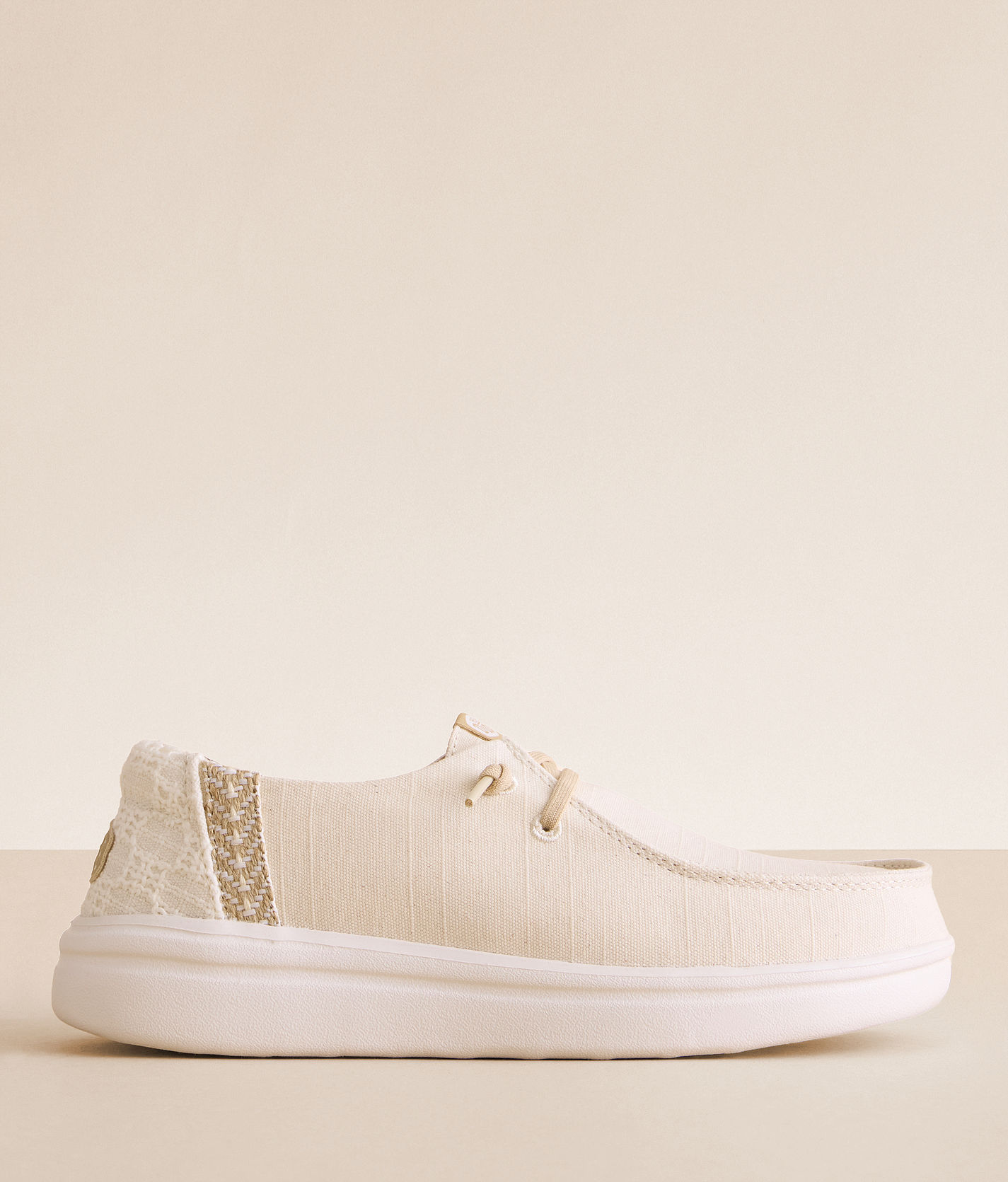 スペシャルオファ Rise Wendy HEYDUDE™ Eyelet White Off in Shoes Women's - Shoe バイクウェア・装備