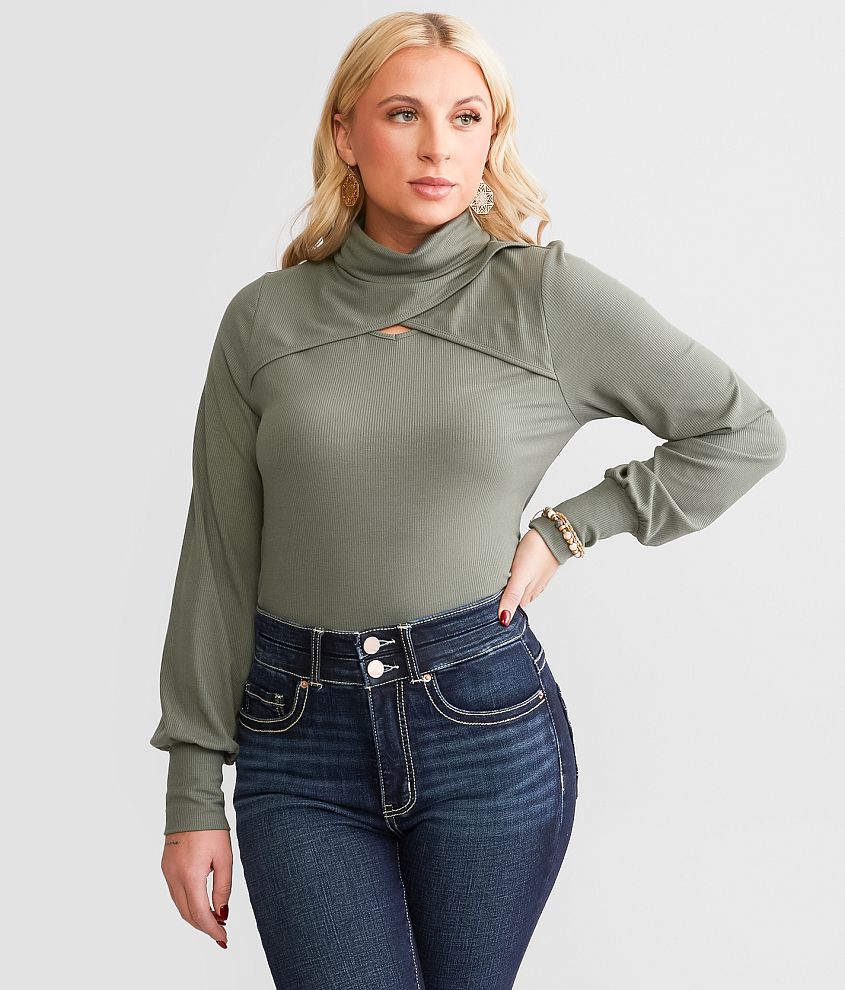 Turtleneck keyhole clearance