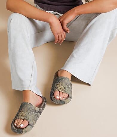 Mia Lilee Camo Slide misc detail 5 view
