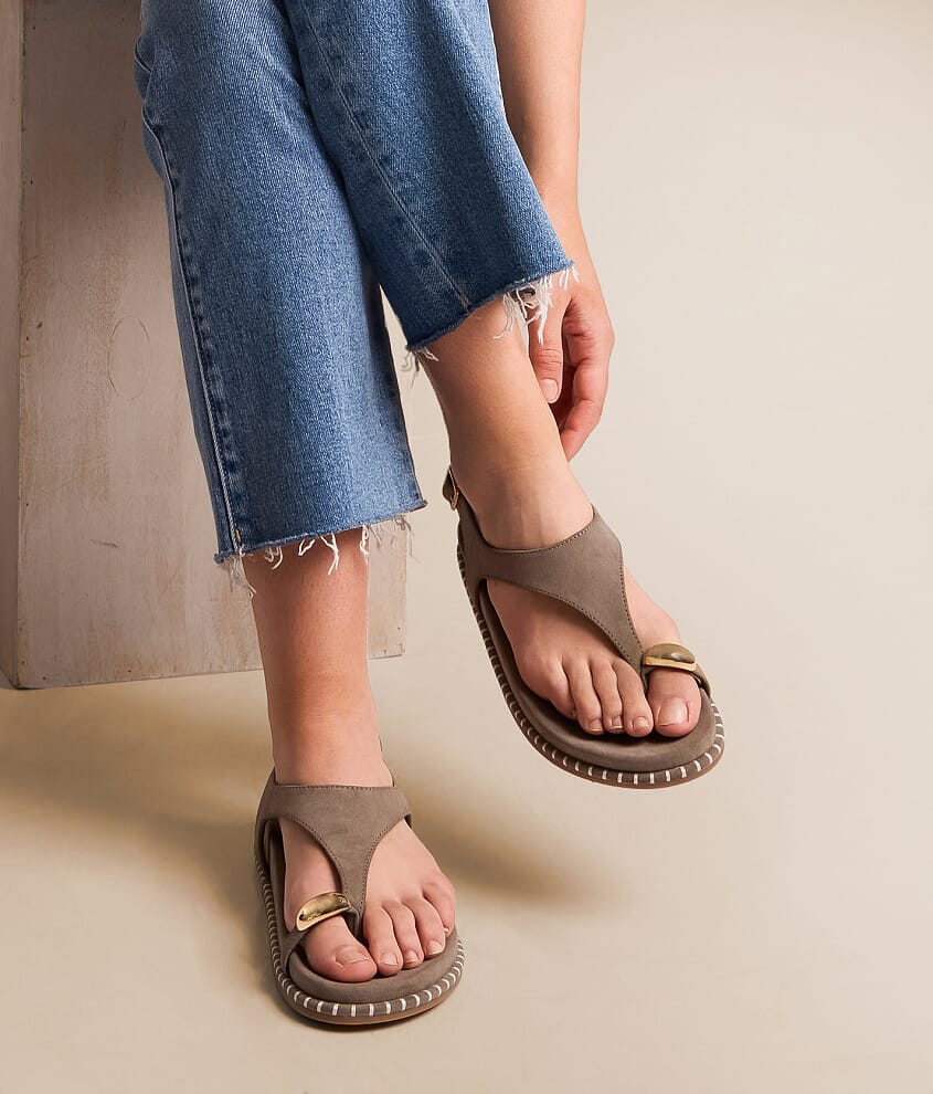 Cherriyln Rochet Sandal