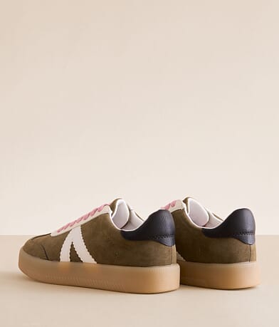 Mia Axel Sneaker misc detail 2 view
