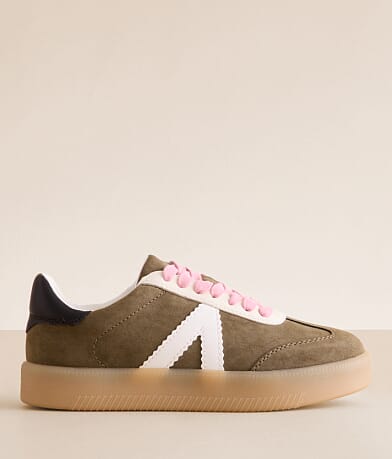 Mia Axel Sneaker front view