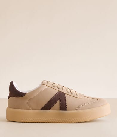 Mia Axel Sneaker front view