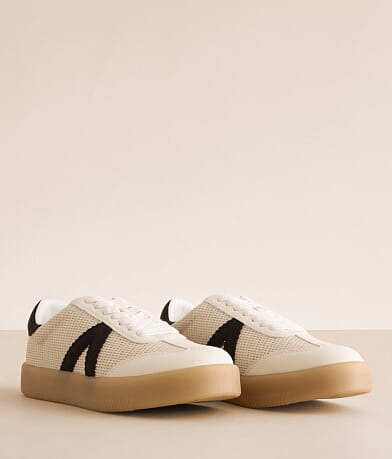Mia Axel Sneaker misc detail 1 view