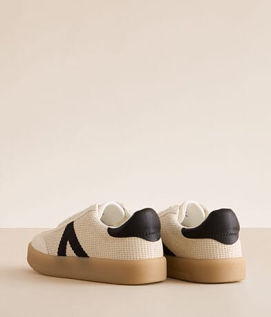 Mia Axel Sneaker misc detail 2 view
