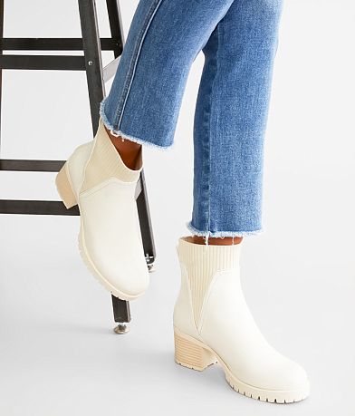 Mia Jasper Lug Ankle Boot misc detail 5 view