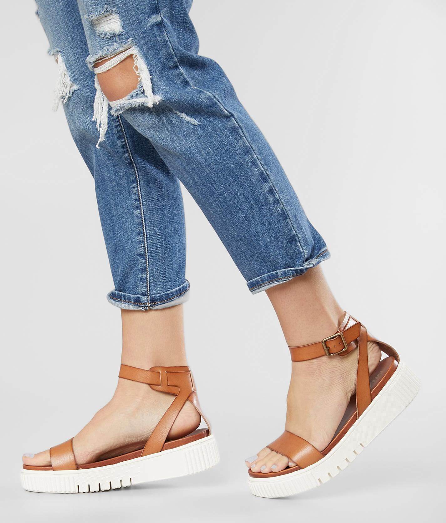 born mia sandal